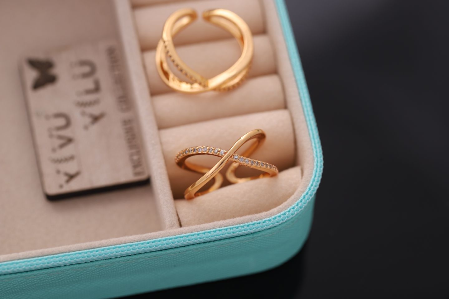 Criss cross stylish Ring