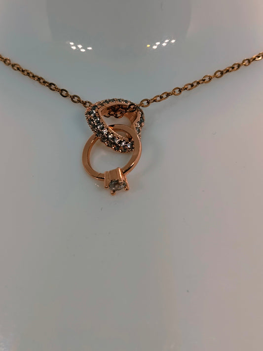 Interlinked pendant Necklace