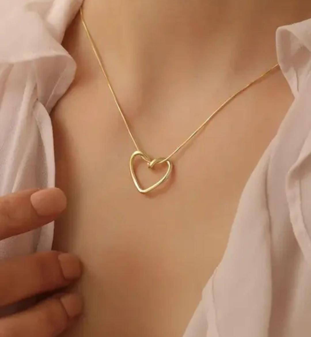 Minimal Heart Necklace
