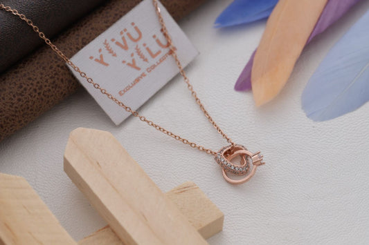 Interlinked pendant Necklace