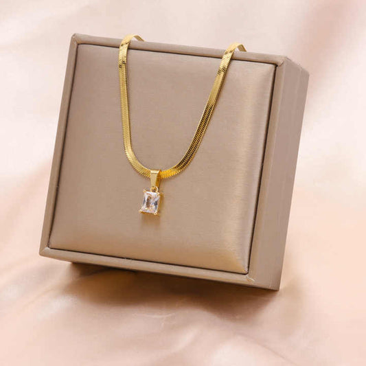 Square pendant Necklace